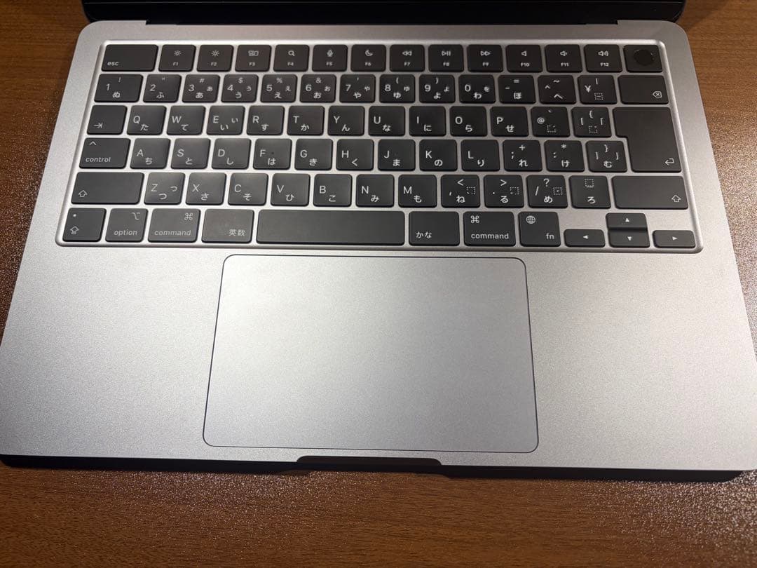 バッテリー100% MacBook air 2022 16gb スペースグレイ