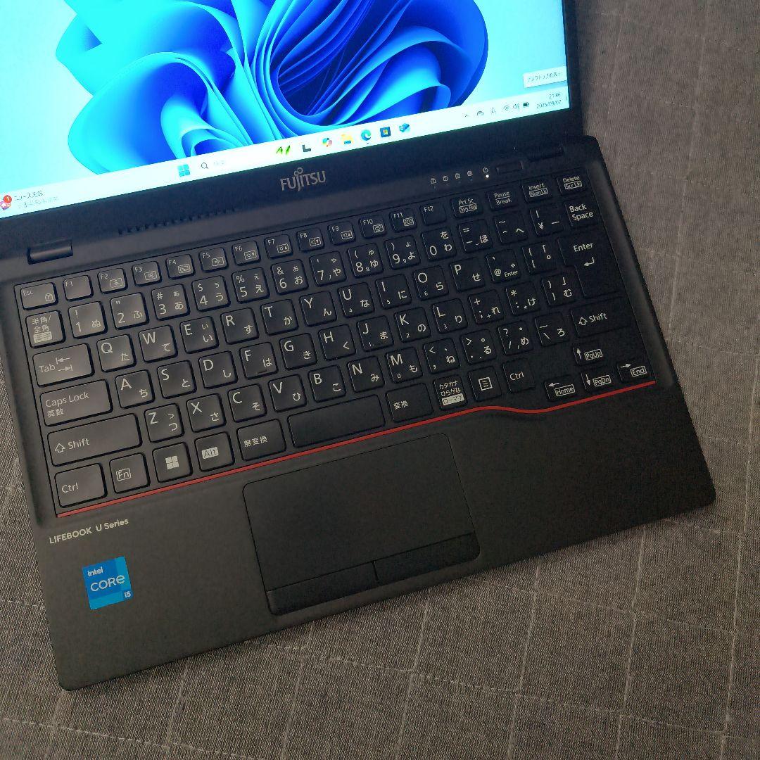 日本製 Fujitsu 美品 13世代 i5 32GB 新品 1TB 軽量薄型