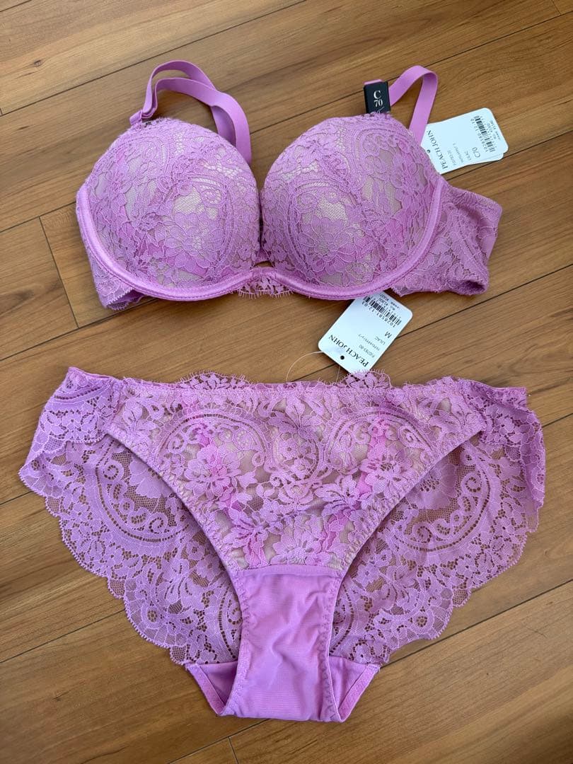 ピーチジョン ブラ&ショーツ、Tバック ３セット C70