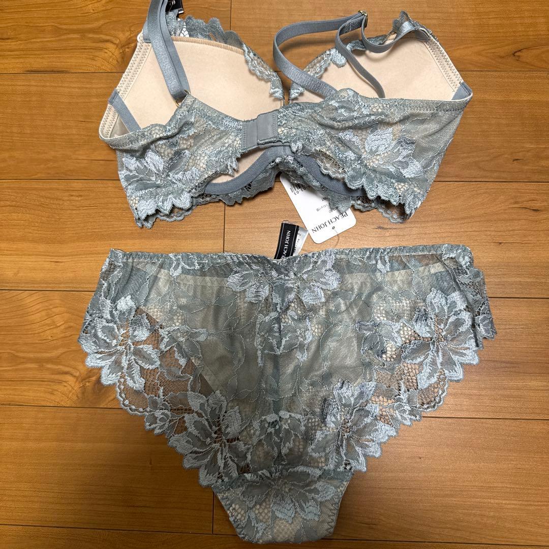 ピーチジョン ブラ&ショーツ、Tバック ３セット C70