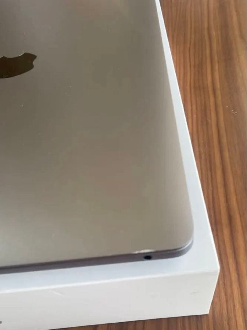 【美品・箱備品あり】MacBook Air M1 2020 8GB/256GB