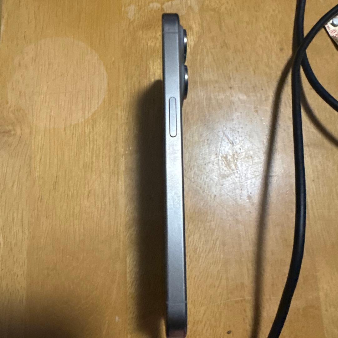iPhone 15 Pro 256Gb ナチュラルチタニウム　casetify付