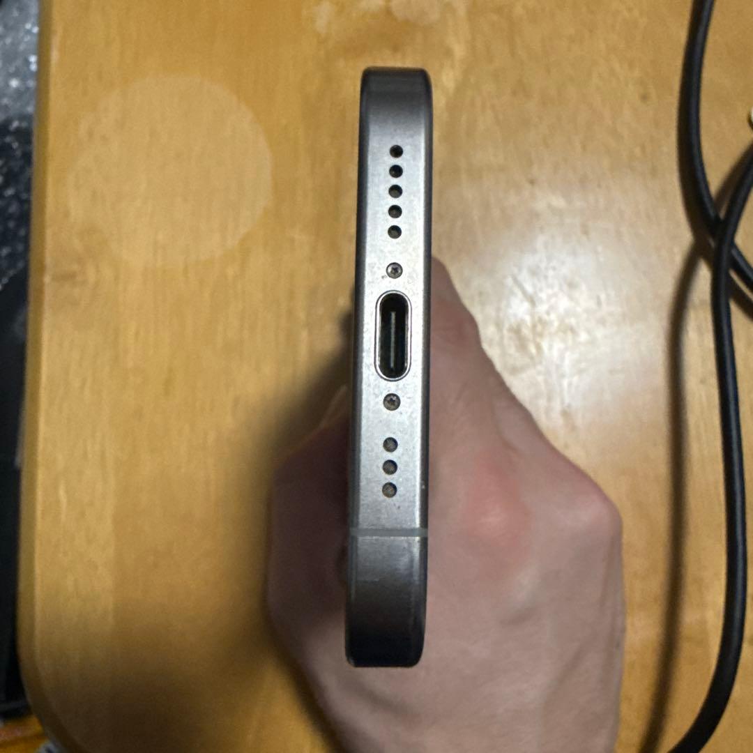 iPhone 15 Pro 256Gb ナチュラルチタニウム　casetify付