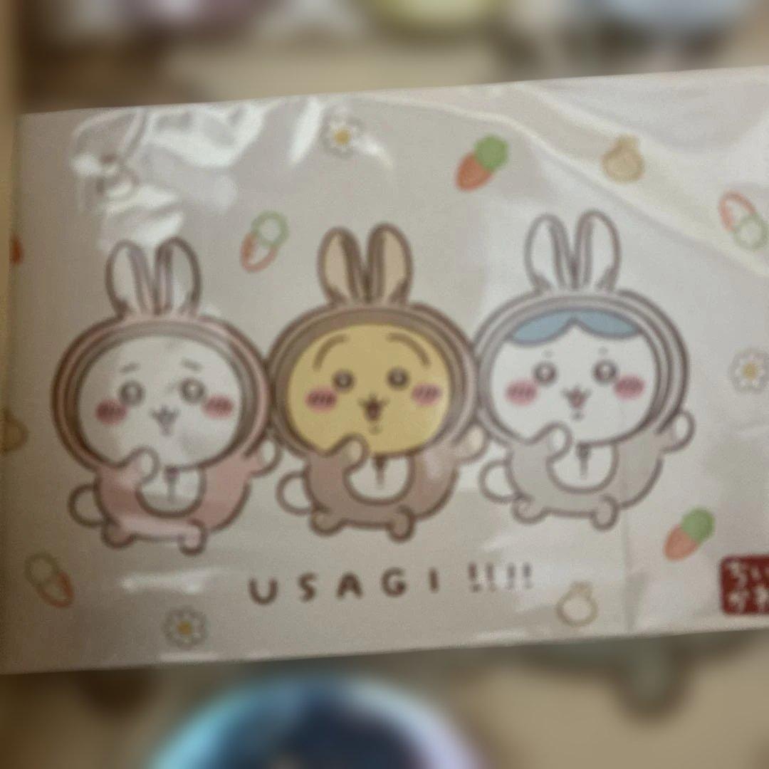 ちいかわ　2023ハッピーバッグ　うさぎ　おまけ付き　缶バッチ