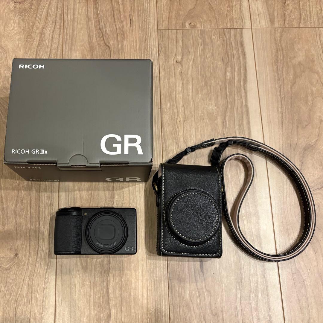 GW　《極美品》RICOH GR IIIx ブラック ケース付き