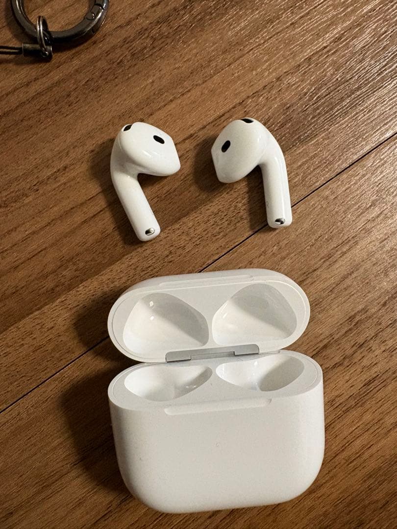 AirPods4本体 ケース付き