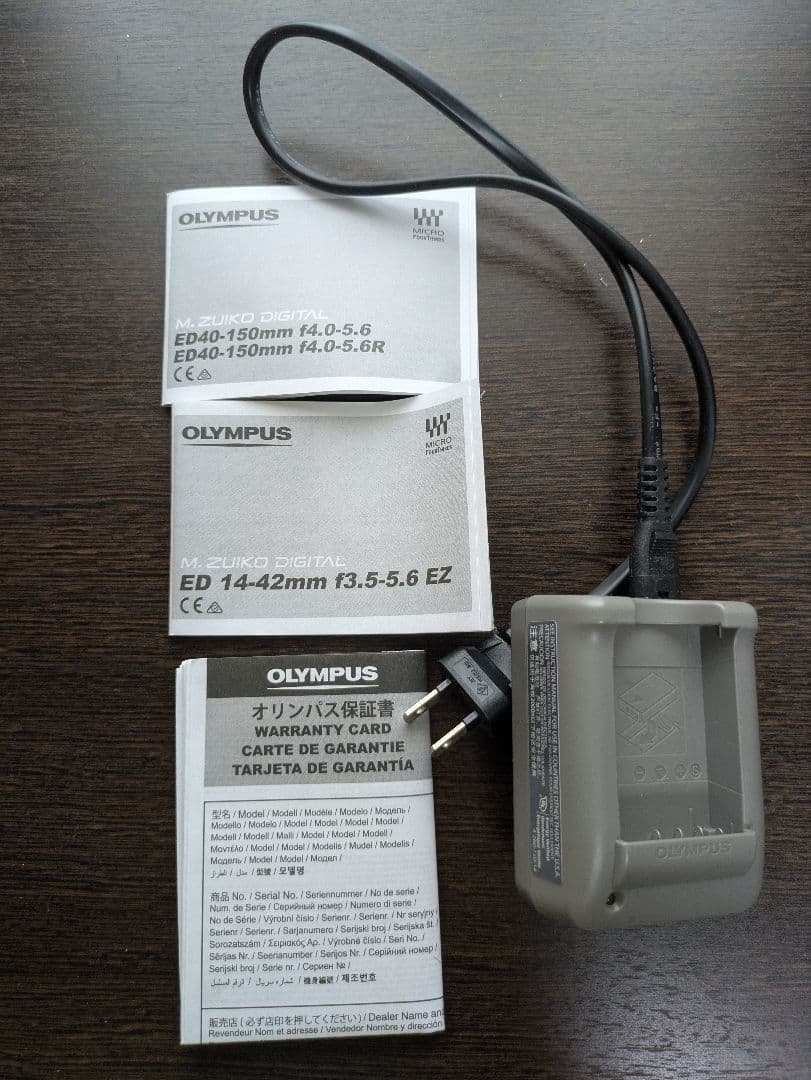 OLYMPUS PEN E-PL10 ホワイト　ダブルズーム＆単焦点レンズ