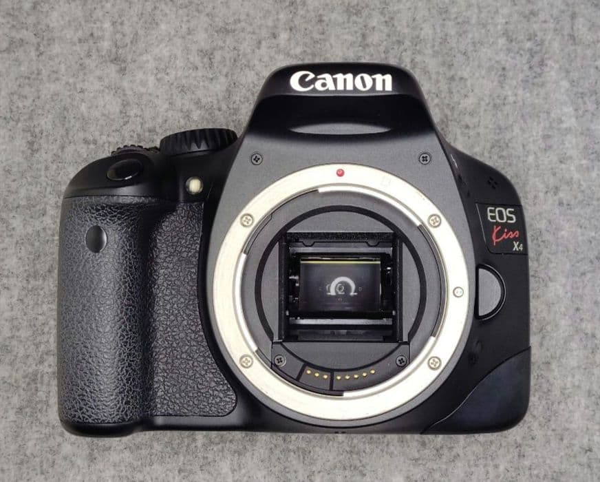 Canon 　EOS Kiss X4　　標準ズームレンズ付き