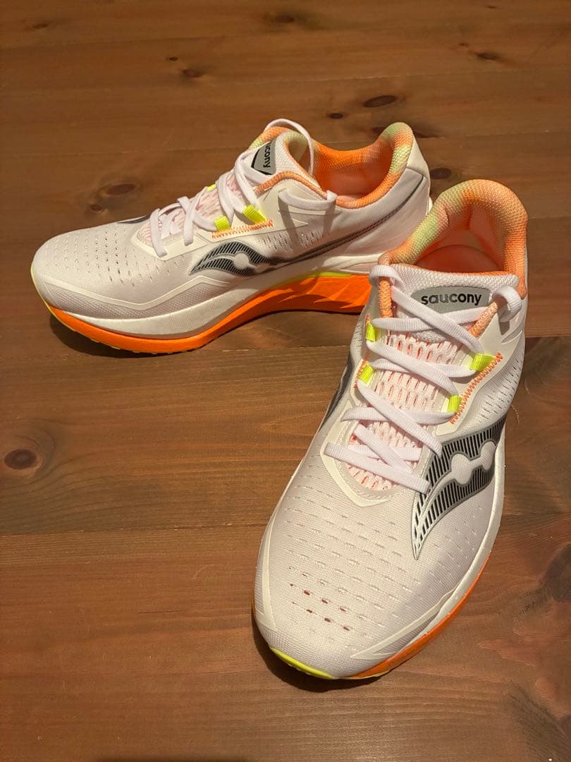 saucony ランニングシューズ ホワイト/オレンジ