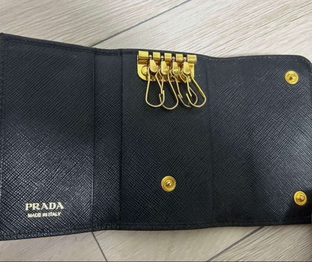 PRADA プラダ 4連キーケース サフィアーノ レザーゴールド金具 リング付き