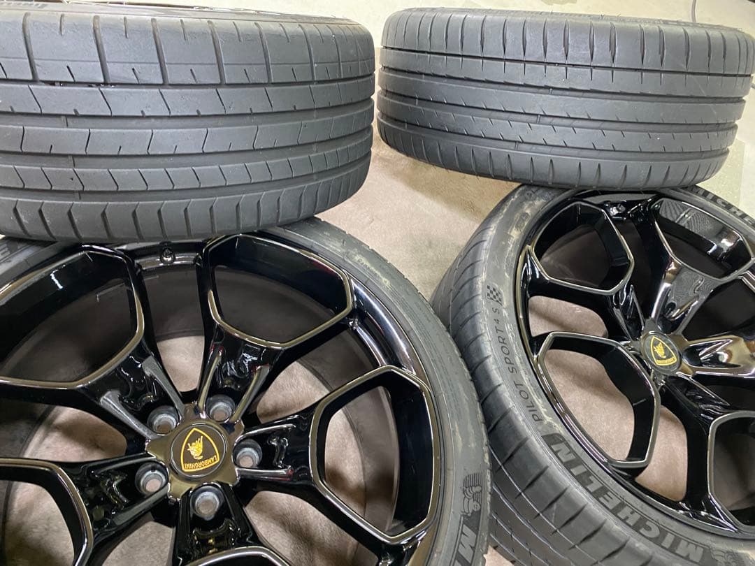 ぱるぷんて お年玉特別価格！20インチ ランボウラカン純正OPタイヤ付き