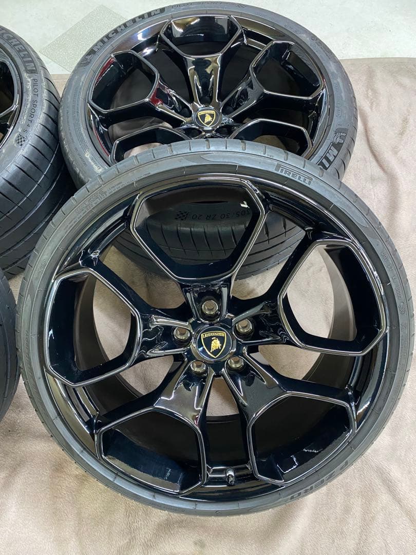 ぱるぷんて お年玉特別価格！20インチ ランボウラカン純正OPタイヤ付き