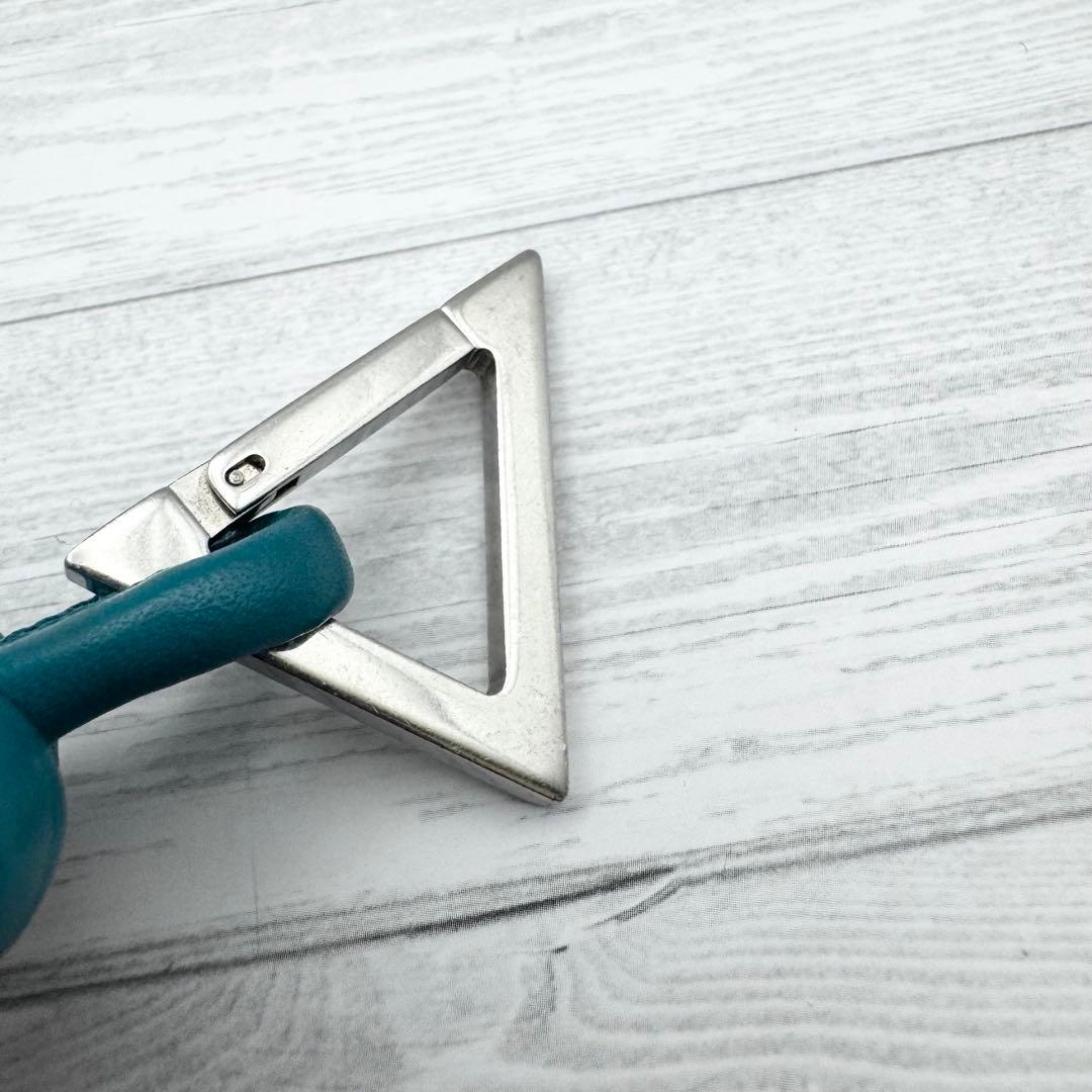 【美品】ボッテガヴェネタ トライアングル ツイスト キーホルダー ブルー