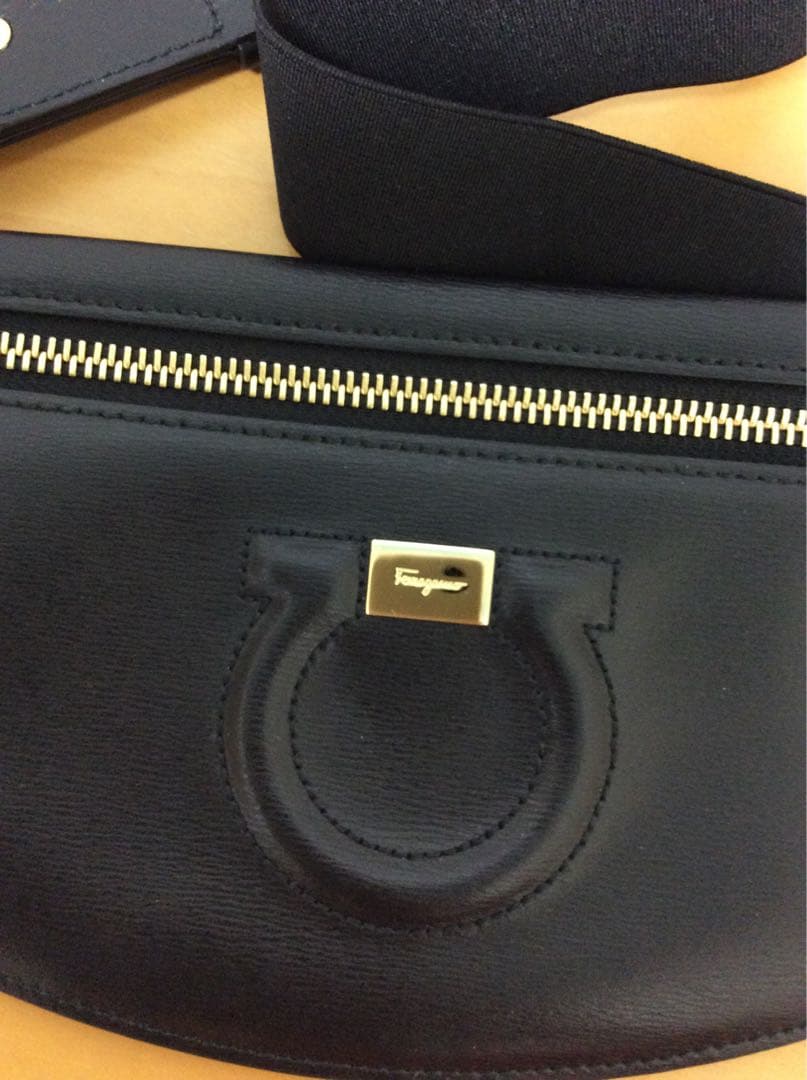 フェラガモウエストバッグ