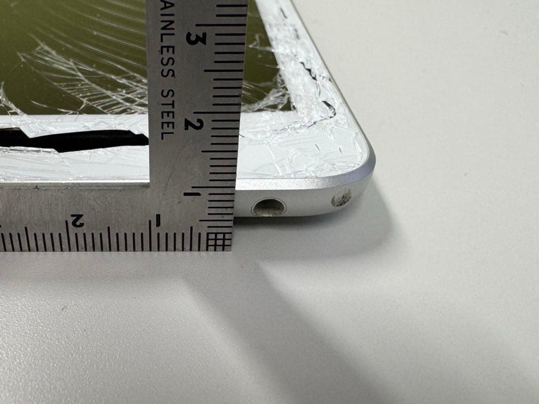 iPad第8世代 Wi-Fi 32GB シルバー　ジャンク品 016