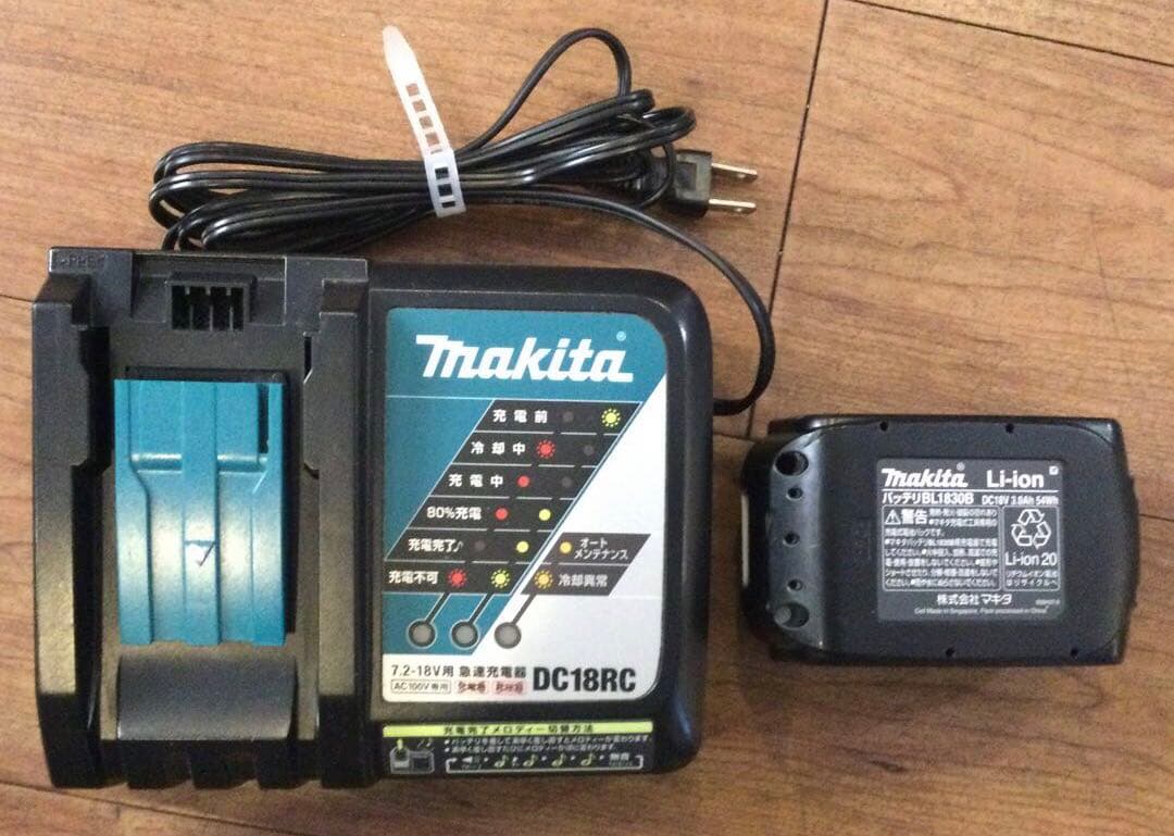 Makita 充電式スティッククリーナー CL182FD　【充電器付き】