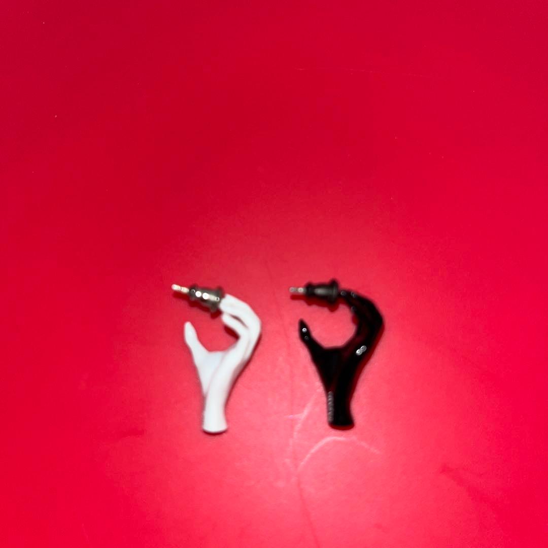 hazama 惹きずり込まれる運命のピアス　black White