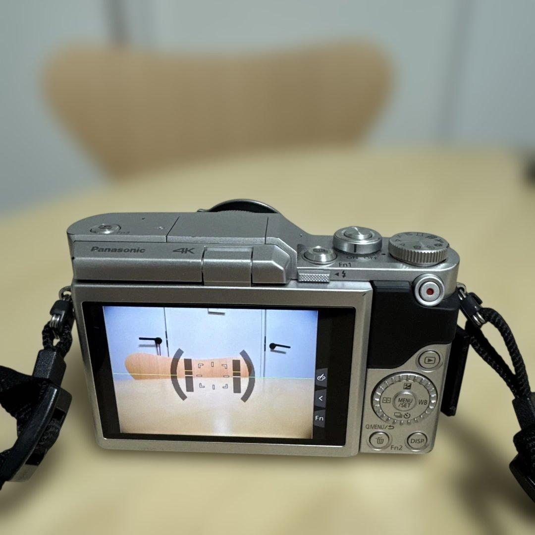 Panasonic ミラーレスカメラ　DC-GF9