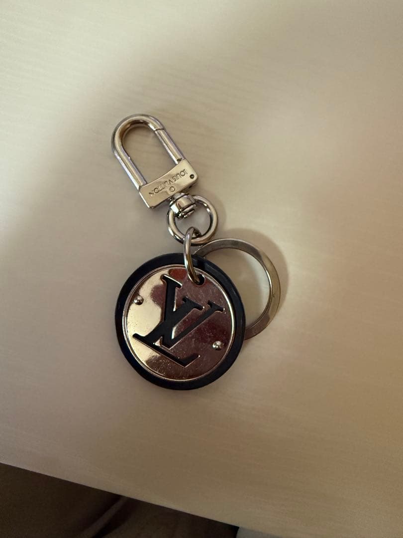 美品　ルイヴィトン キーホルダー LVサークル