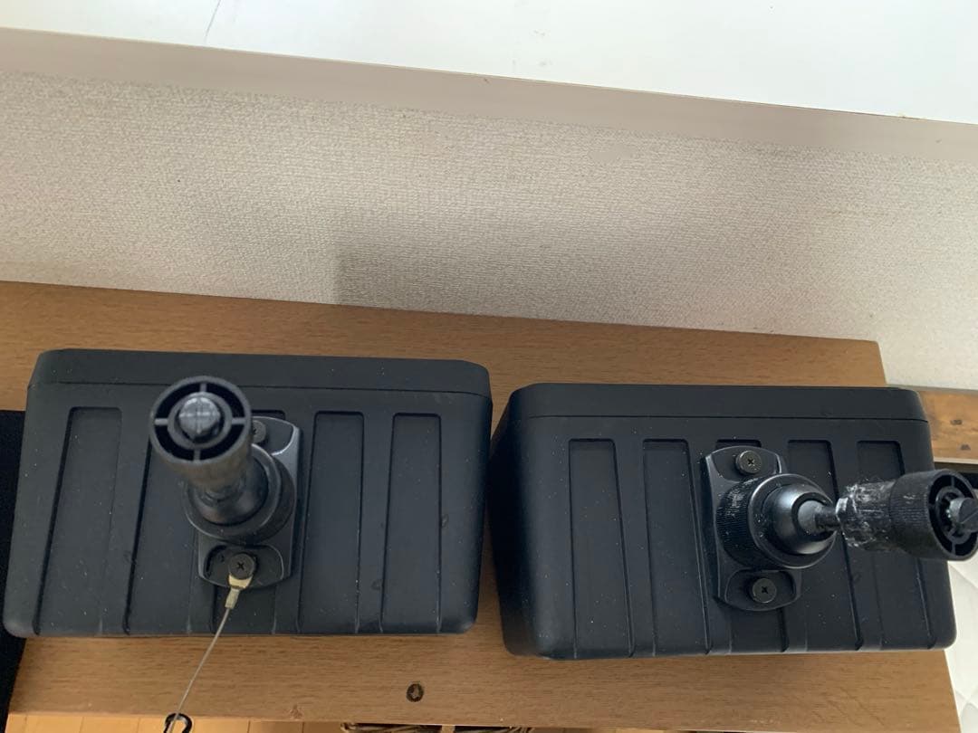 BOSE 101MMG スピーカー 取り付け用ブラケットとコード付。