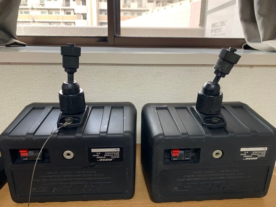BOSE 101MMG スピーカー 取り付け用ブラケットとコード付。