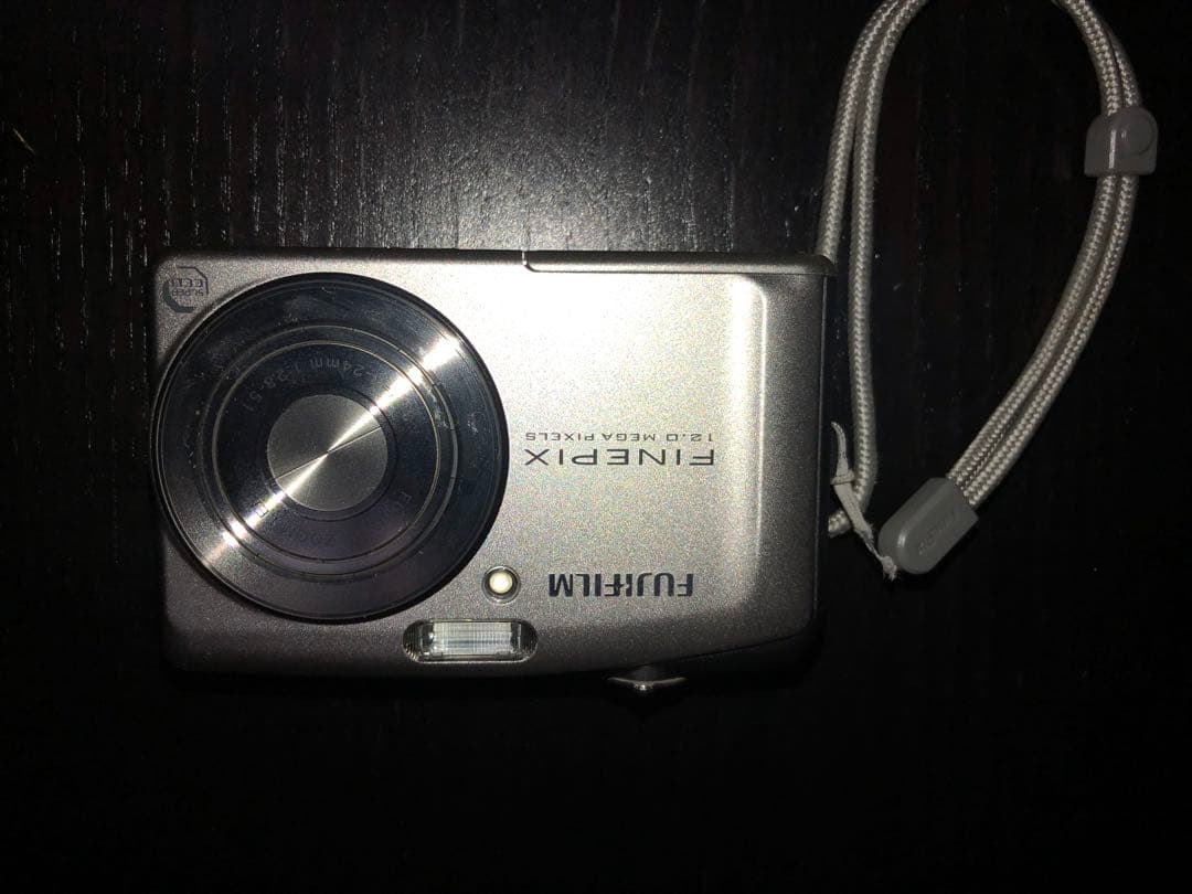Fujifilm FinePix f60fdデジタルカメラ シルバー