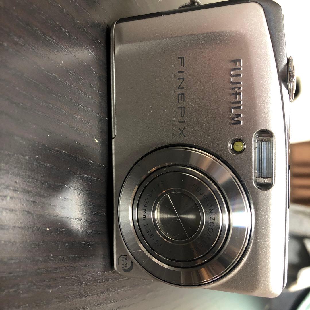 Fujifilm FinePix f60fdデジタルカメラ シルバー