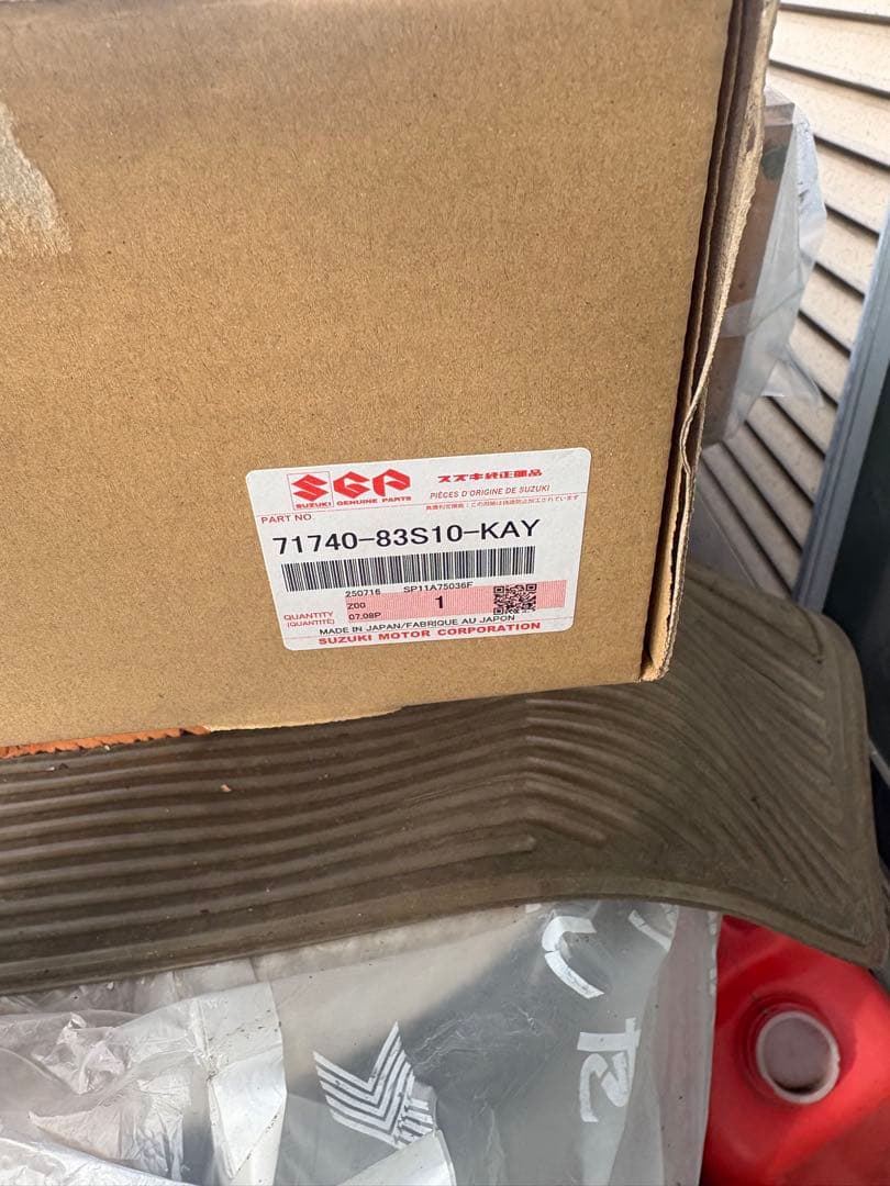 新品未使用　ソリオ　MA37S フロントグリル