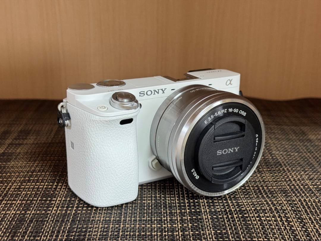 SONY α6000 ミラーレスカメラ ホワイト レンズ3本付き