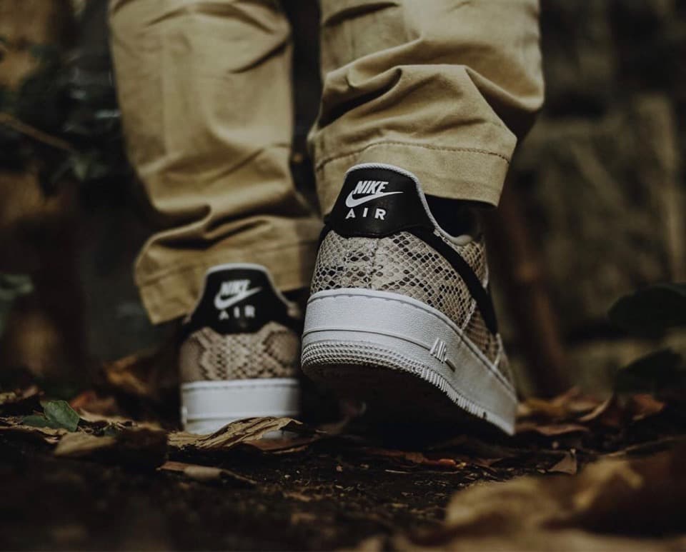 【完売】NIKE AIR FORCE 1 ’07 PREMIUM スネークスキン