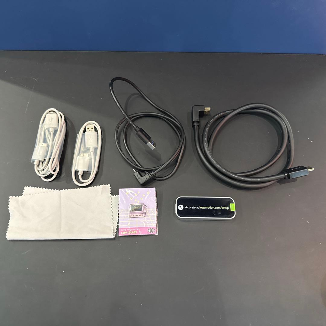 Looking Glass 3Dディスプレイ 本体と付属品