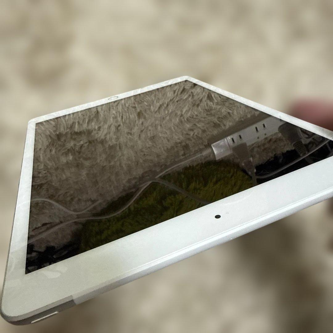 Apple iPad第7世代シルバー A2198 セルラーSIMフリー 32GB