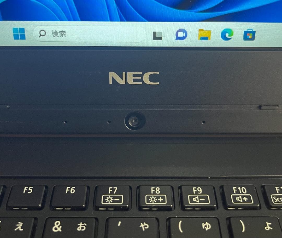 E-35/小型・軽量/m3-7Y30/SSD128GB/4GB/FHD液晶