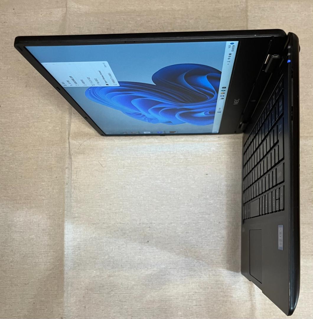 E-35/小型・軽量/m3-7Y30/SSD128GB/4GB/FHD液晶