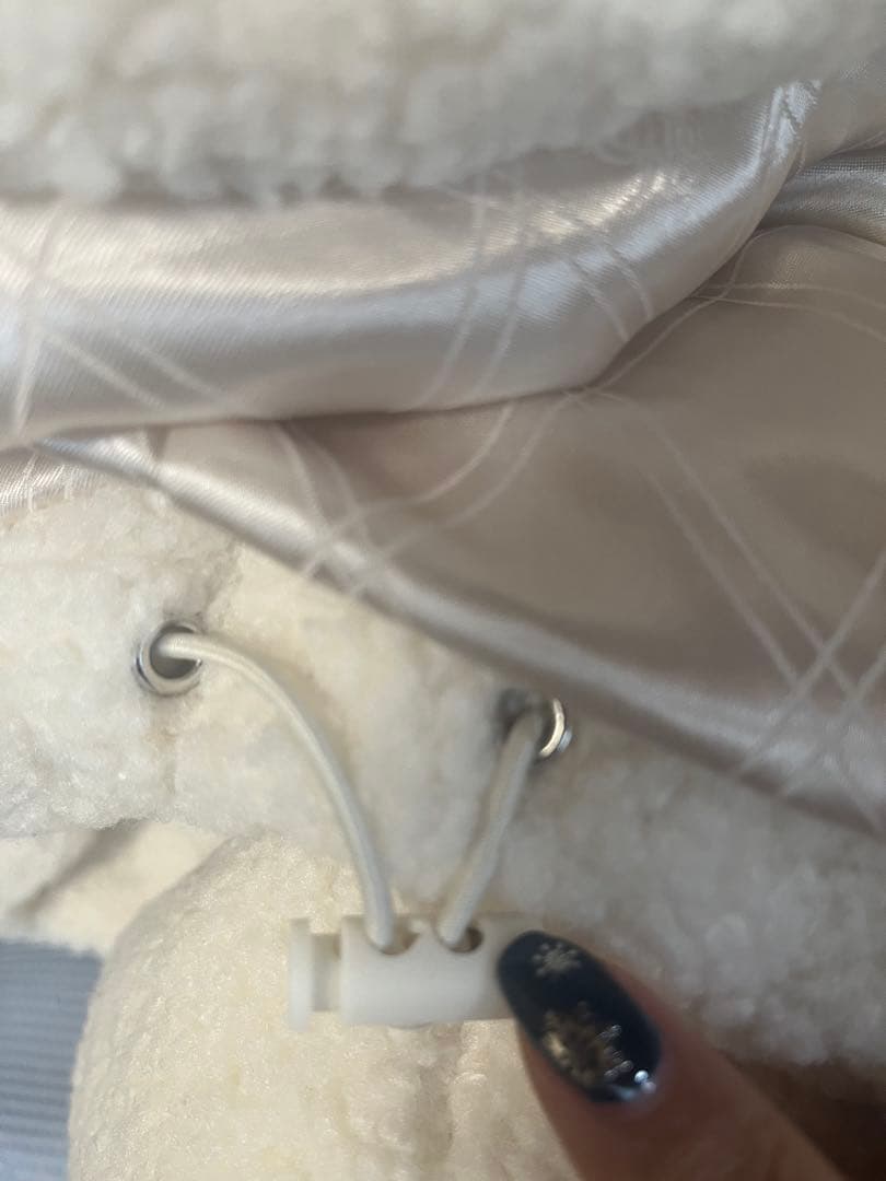 ミシェルマカロン フード付きホワイトダウンジャケット