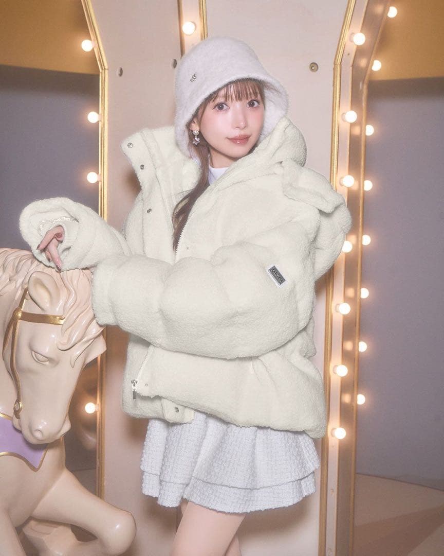 ミシェルマカロン フード付きホワイトダウンジャケット