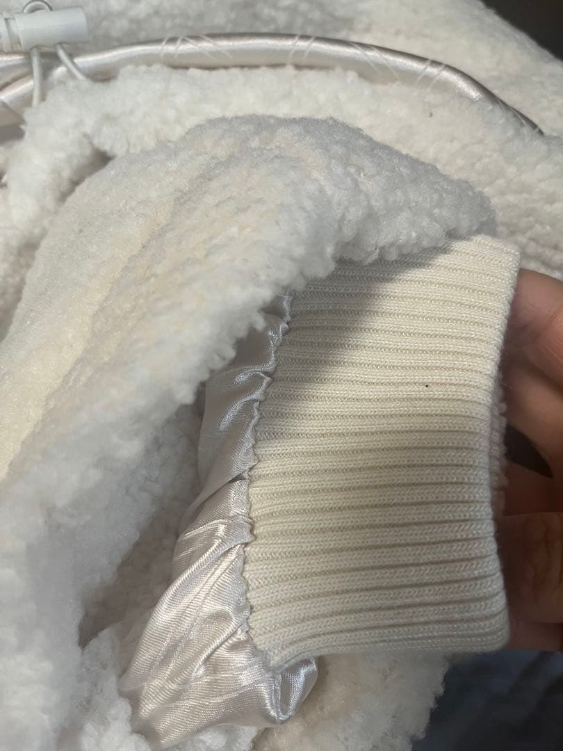 ミシェルマカロン フード付きホワイトダウンジャケット