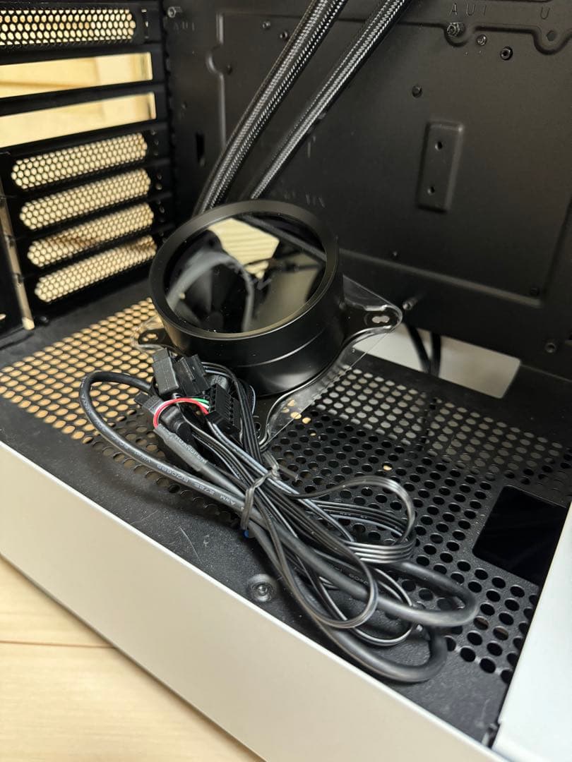 ホワイト PCケース 水冷対応 2基ファン搭載