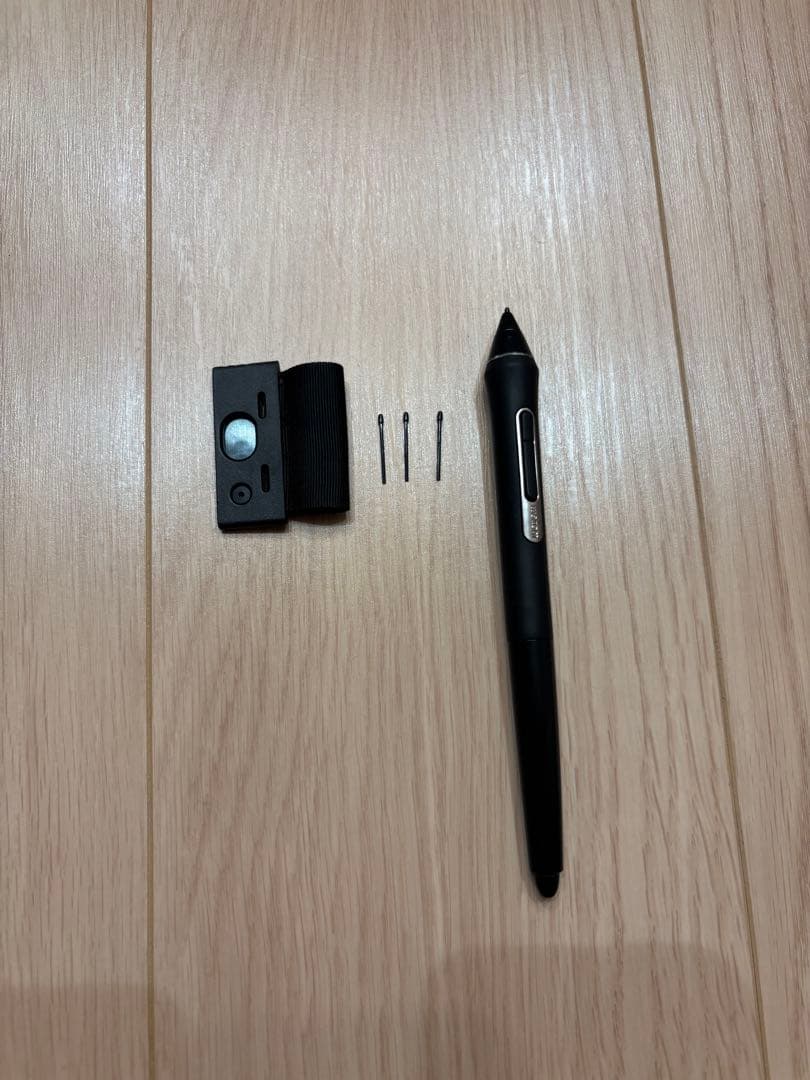 Wacom Cintiq 16 DTK-1660 スタンド・ペン付き　箱無し