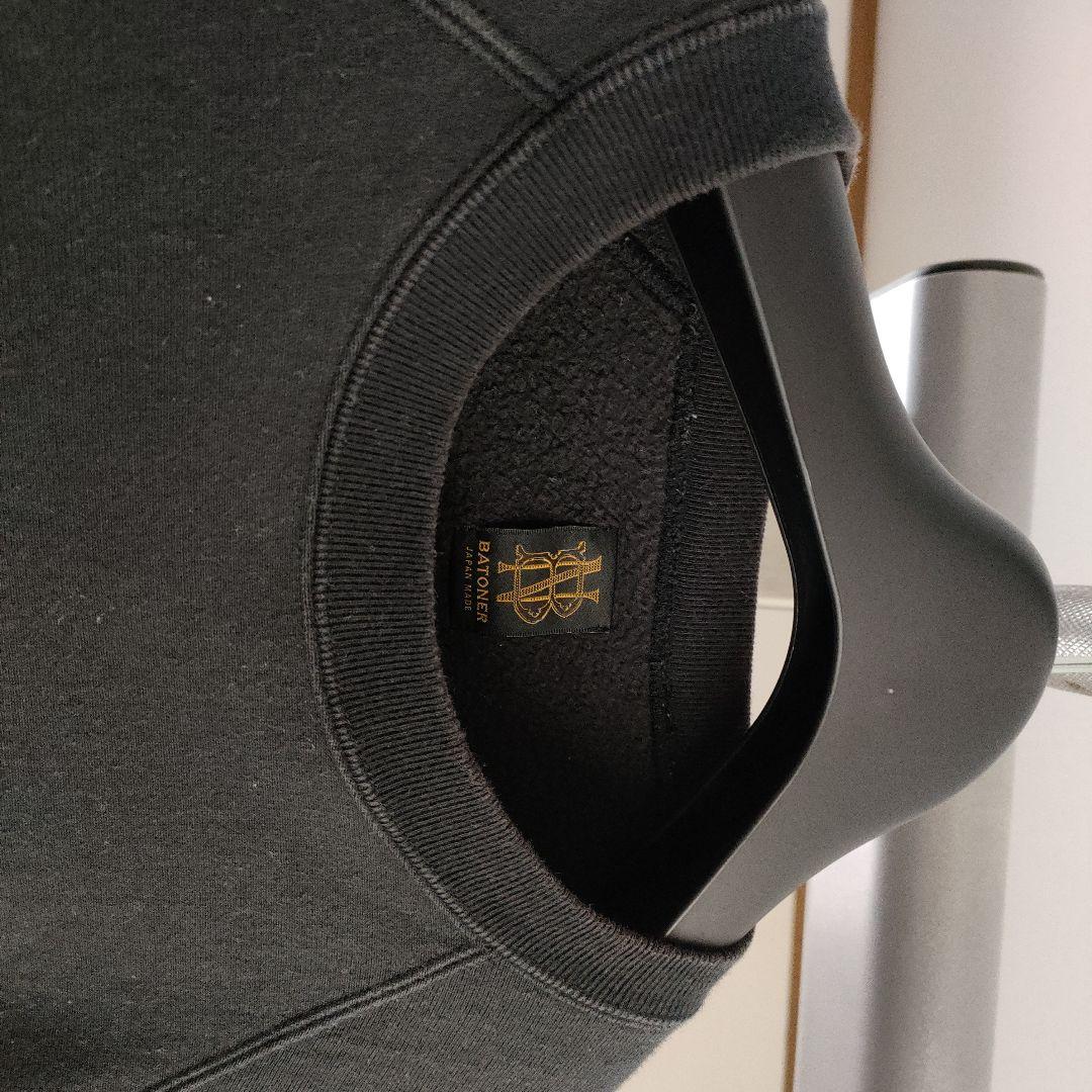 BATONER ダークグレー ジャンベルカ ラグランスリーブ スウェット