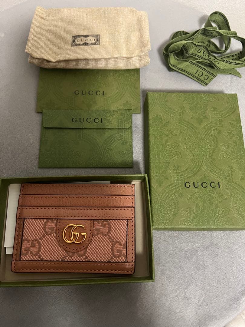 GUCCI ピンクレザー名刺入れ