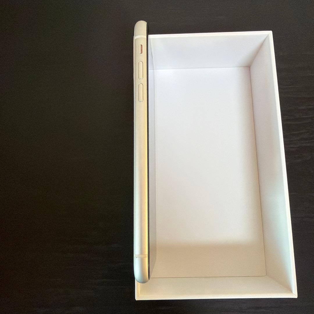 iPhone XR ホワイト 本体　128GB ドコモSIMロック解除済み