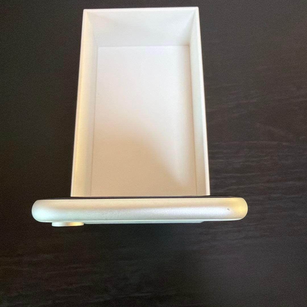 iPhone XR ホワイト 本体　128GB ドコモSIMロック解除済み