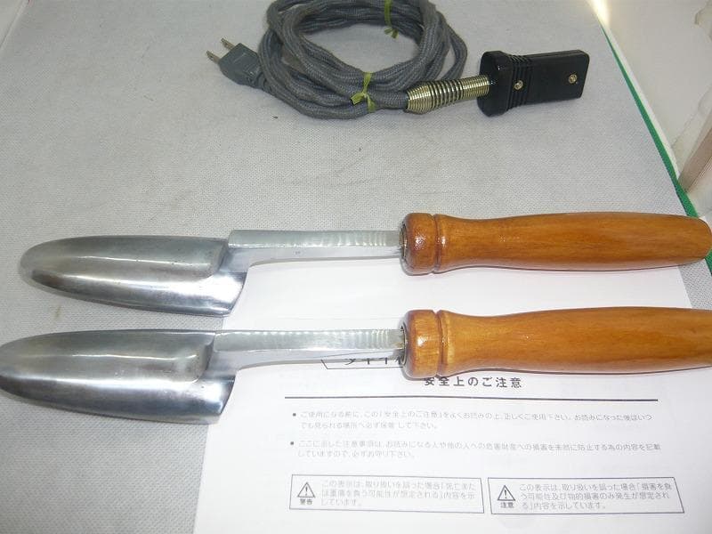 美品　タキイ和裁電化鏝　ランプ付き　和裁こて　和裁コテ　タキイ製　鏝２本付