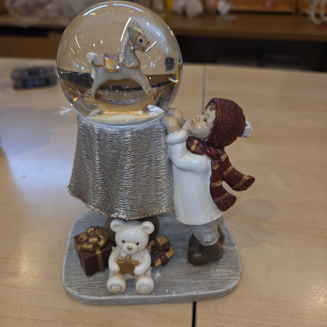 J*N様 ハルモニア　スノードーム 子供と馬のオブジェ