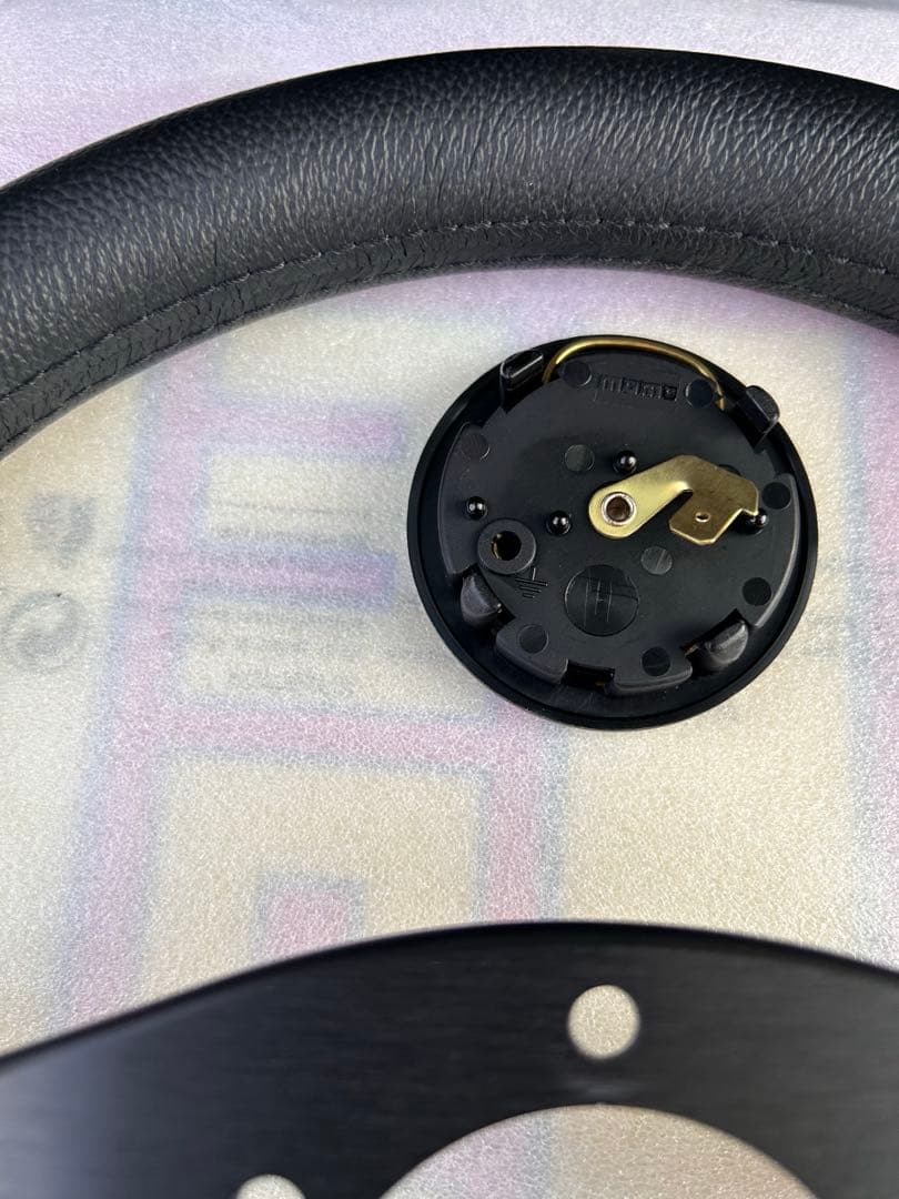 momo ステアリング TEAM 300