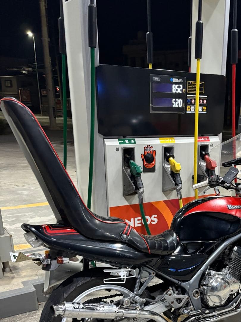 バリオス1型三段シート