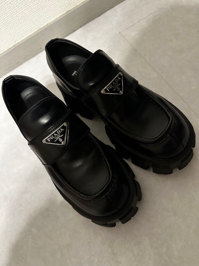 PRADA モノリスブラッシュドレザーローファー37