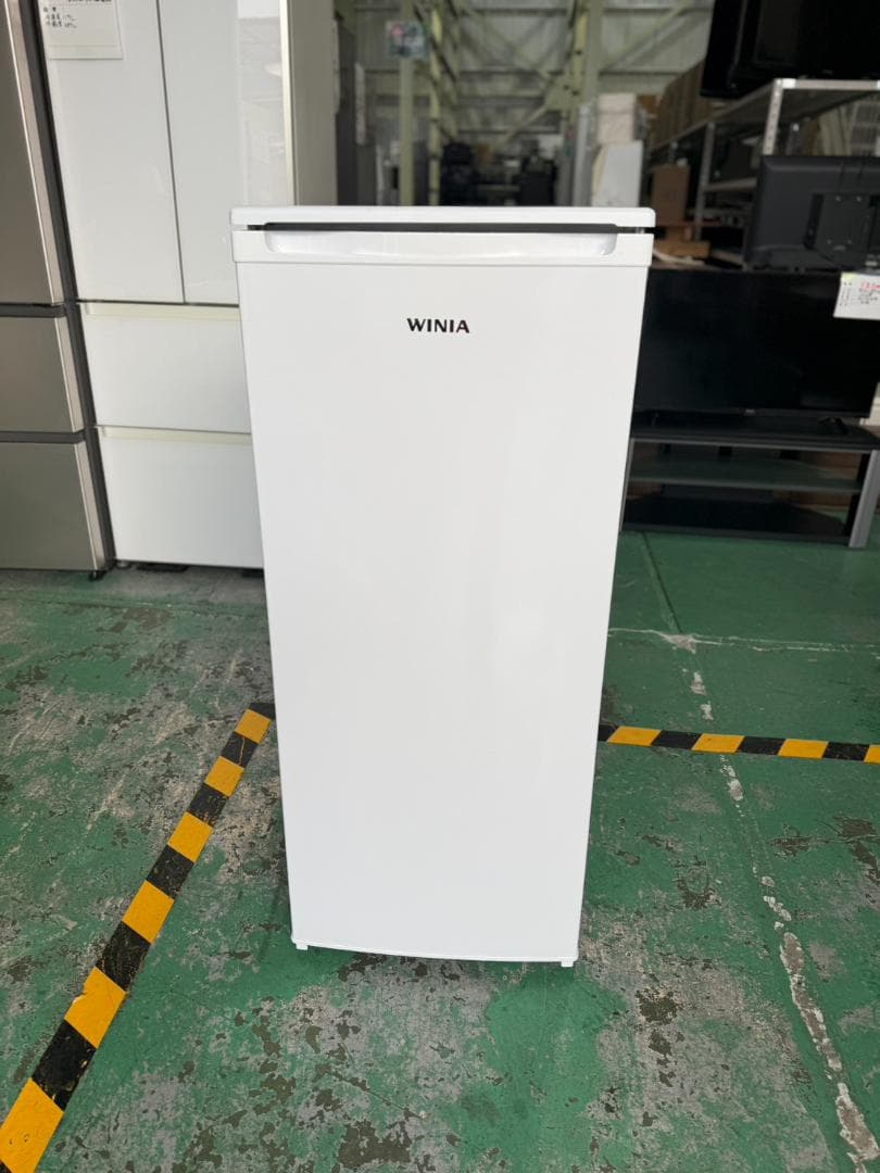 WINIA ホワイト スタンド型冷凍庫 2019年製　237