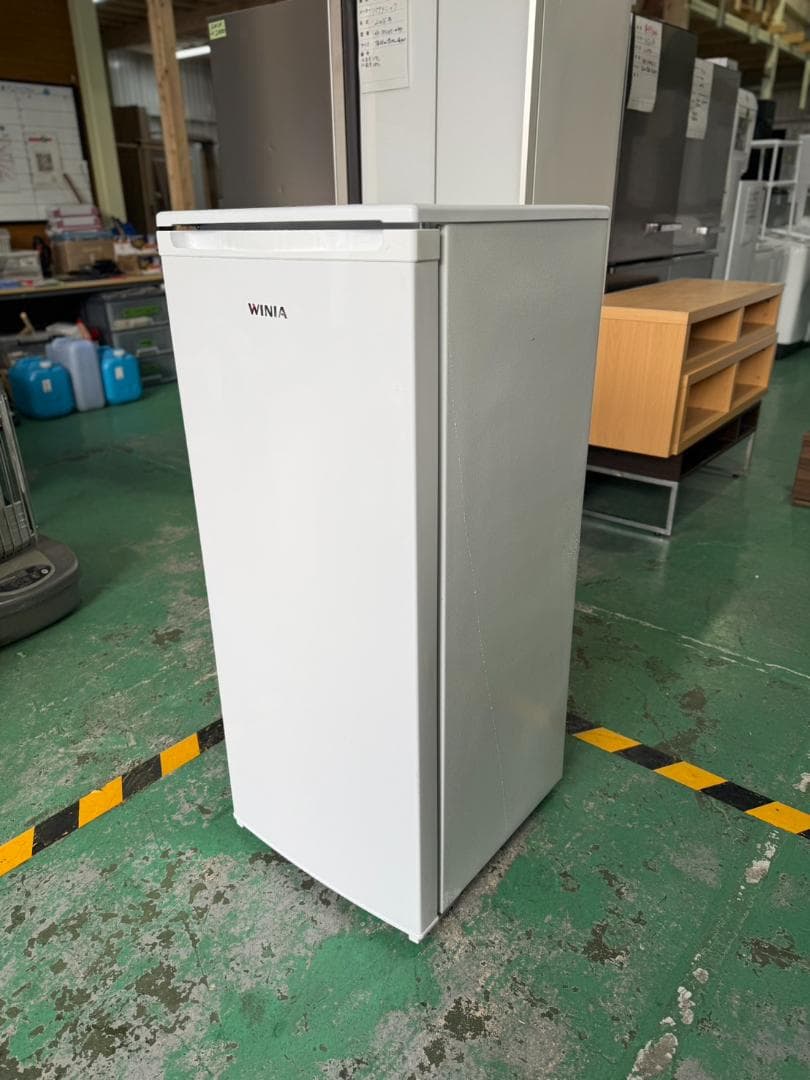 WINIA ホワイト スタンド型冷凍庫 2019年製　237